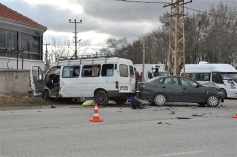 Otomobil ile minibüs çarpıştı 4 yaralı Karaman Haberleri