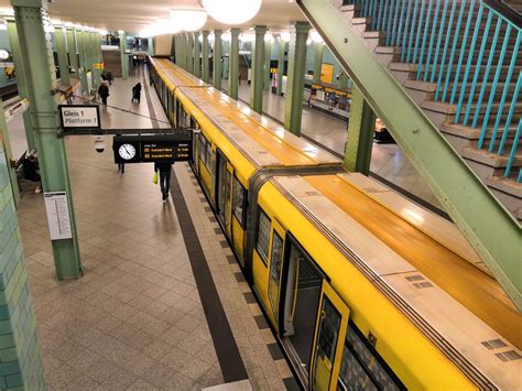 Minderjährige haben prinzipiell das recht auf leistungen, ebenso wie rentner, die kein einkommen durch die rentenversicherung haben. Wann kriegt Berlin neue U-Bahn-Strecken? - BerlinFAQ.de