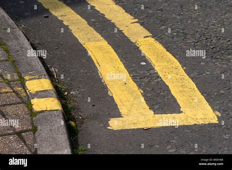 Double Yellow Lines Pavement Kerb Hi Res Stock Photography And Images