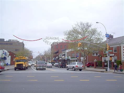 The town is surrounded by a cordillera of unnamed mountains to the north and west, which separates it from the open sea. Bayside, Queens - Wikiwand