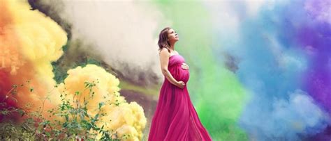 Mamá Celebra La Llegada De Su Bebé Arcoíris Con Una Sobrecogedora