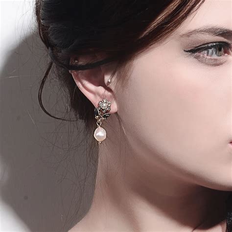 Elegant Flower Cultured Pearl Earrings Women Ear Accessories Fashion Short Dangle Earrings