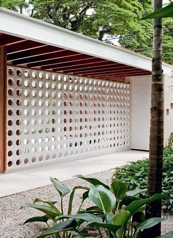 What a unique garden wall. | Decorative concrete blocks