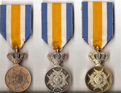 Custom brons metalen medaille sport militaire voetbal zwemmen spinning trofeeën en medailles china, medailles custom medaille, metalen. Iets langer...: Het tragische lot van de prinsenvlag