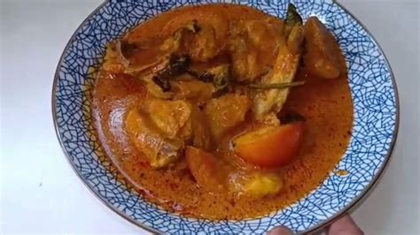 I hope you give this curry chicken a try. #mamm Throwback - Kari Ayam (Chicken Curry) - YouTube