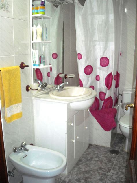 De superficie, 2 habitaciones dobles y una habitación sencilla, un baño, propiedad para reformar. Piso económico Getafe cerca Carlos III | Alquiler ...