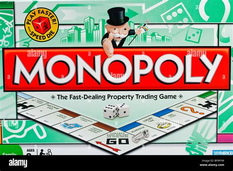 Monopoly Board Game Box Fotografías E Imágenes De Alta Resolución Alamy