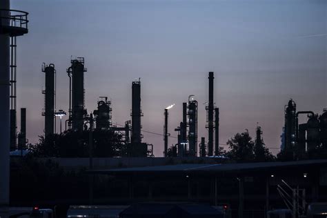 Valero Cleans Up Oil After Memphis Refinery Flare Excess Toxic Gas Release Mlk50 Justice