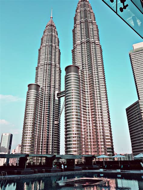 Luckily for you, there are many luxury hotels to choose from. Wet Bar, W Hotel Kuala Lumpur | Good Night KL