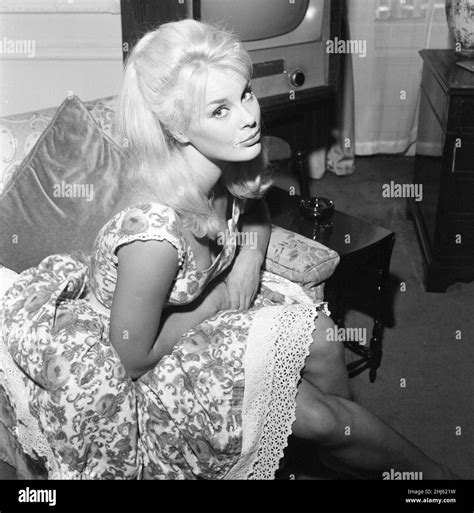 Elke Sommer German Actress Aged 19 Years Old In London To Shoot