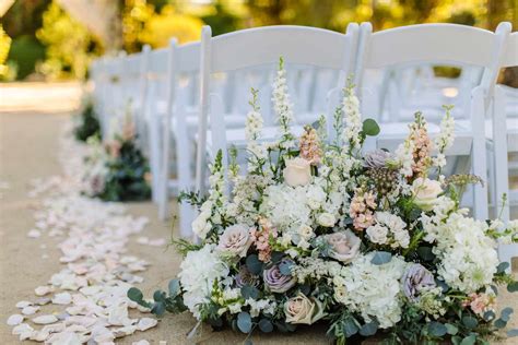 Beautiful Ways To Decorate Your Wedding Aisle