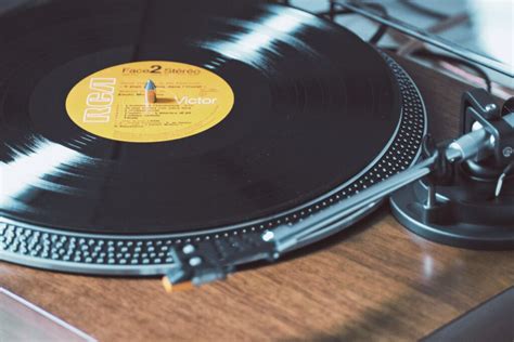 The Best Vintage Turntables For An Authentic Sound
