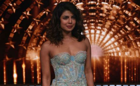 Wait What Priyanka Chopra Just Revealed Her Favourite Film And It Features Srk Bollywood News