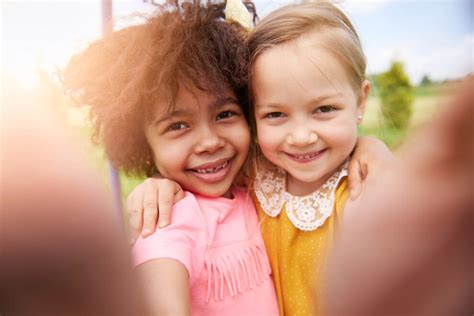 Tips To Build Strong Childhood Friendships Thinkpsych