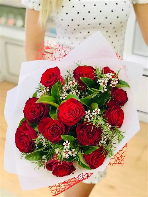 Dozen Romance Red Roses Bouquet Petal Palace