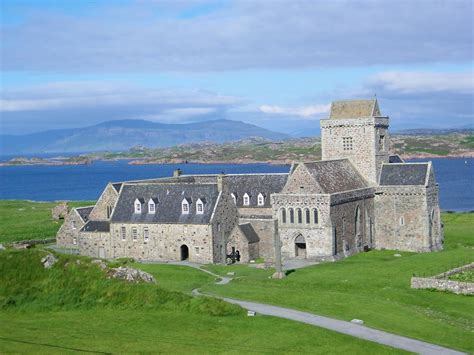 Iona Abbey Iona Abbey History And Photos Historic Scotland Guide