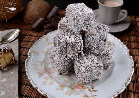 Lamingtons are very popular in australia and to make lamingtons, you start with a white cake (home made or store bought) that has been cut into. Cómo hacer lamingtons - postre nacional de australia ...