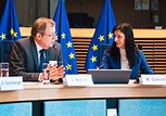 EU-Commissioner Mariya Gabriel meets with leaders from industry and ...