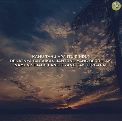 Hanya kepada sang malam ia selalu berbincang tentang sebuah rindu. Pin di Quotesography