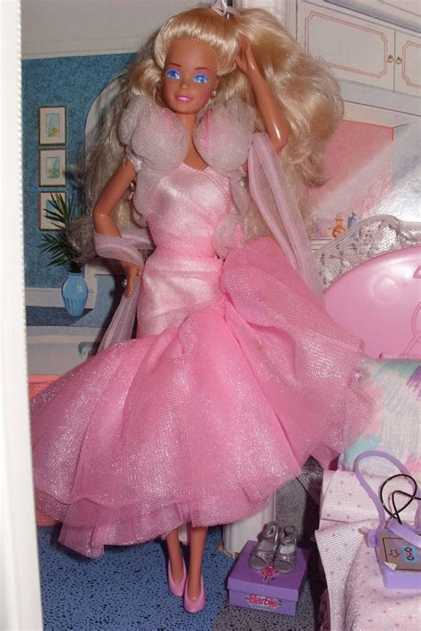 Pin By Victoria De León On Barbie 2 Barbie Pink Dress Barbie Dress Barbie Dolls