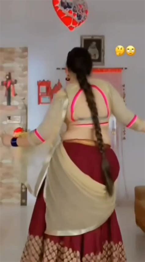 Aunty In Saree Booty Shaking Dance Aunty In Saree Booty Shaking Dance