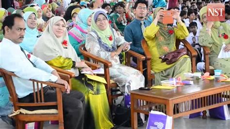 Click to view in fullscreen. Teachers' Day 2014 celebration at SMK Tengku Ampuan ...