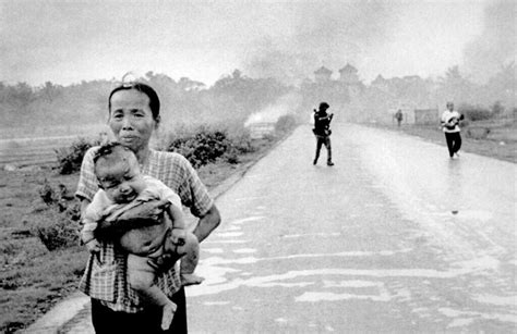 Vietnam Napalm 1972 Vietnamese Women Carry Severely Burned Flickr