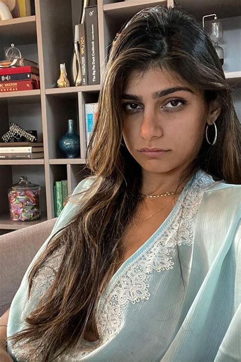 Mia Khalifa Biography Wiki Unseen Pictures Onlyfans Husband