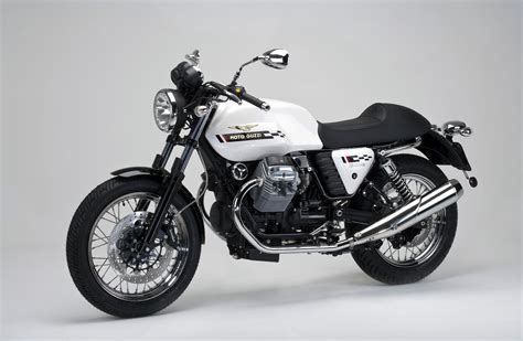 The v7 has a 2 valve 750cc engine and styling that draws heavily from the late '60s. MOTO GUZZI V7 Cafe Classic - 2009, 2010 - autoevolution
