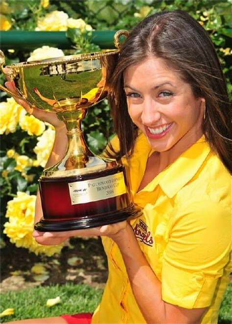 pure gold bendigo cup crowd gets ready to party bendigo advertiser bendigo vic