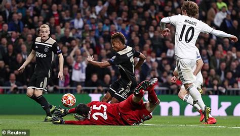 Get a report of the real madrid vs. Real Madrid vs Ajax LIVE score - Champions League last 16 ...