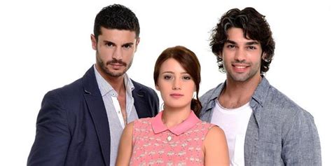 With gizem karaca, sukru ozyildiz, berk oktay, burak altay. Benim Hala Umudum Var'da başrol kapışması