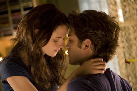 Dont Move The First Kiss Edward And Bella The Twilight Saga