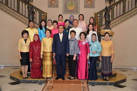 การเมือง - คณะผู้แทนเครือข่ายผู้ประกอบการสตรีอาเซียน เข้าเยี่ยมคารวะนายกรัฐมนตรี