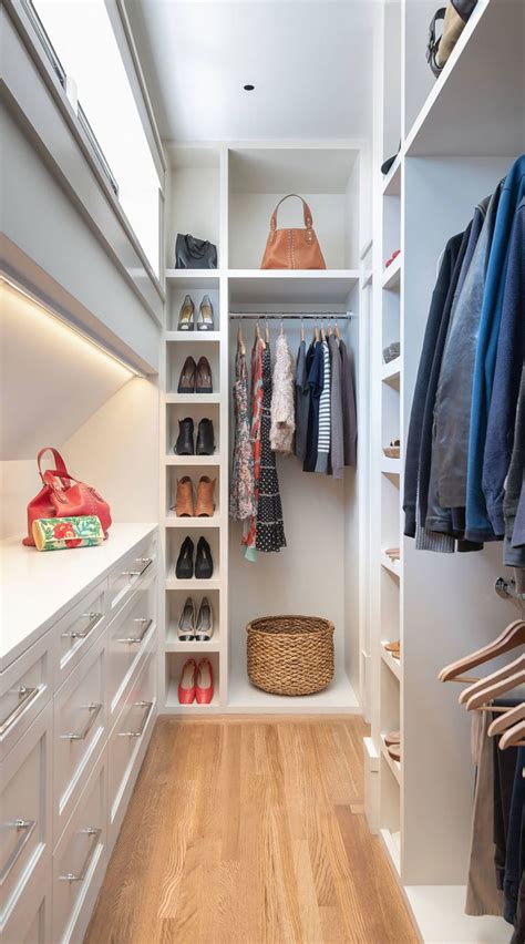 62 Luxury Walk In Closet Organized Look Elegant Closets In 2021