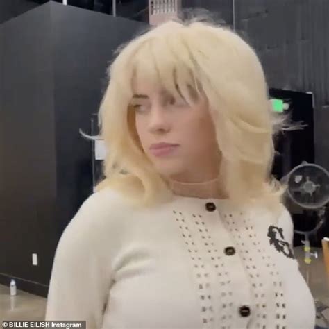 Billie Eilish Shows Off Her Blonde Hair Again Daily Mail Online