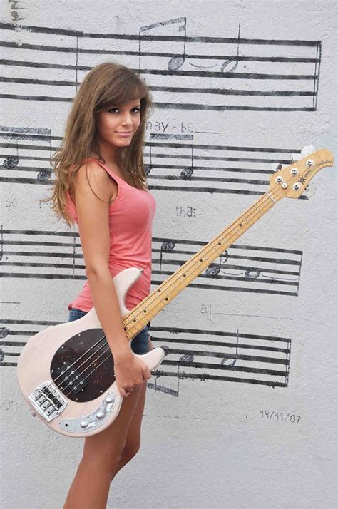 Pin By Ju Hernandez On Music Guitar Girl Bass Guitar Female Musicians