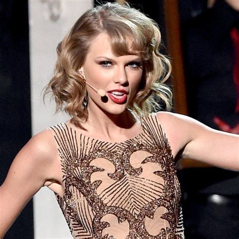 Watch Taylor Swifts Extravagant Blank Space Performance At The Amas
