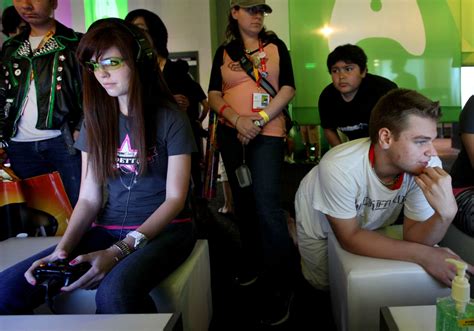 Sexual Harassment In Online Gaming Stirs Anger The New York Times