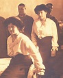 Grand duchess Maria & Anastasia Nikolaevna Romanov, ca 1915. | Russia ...