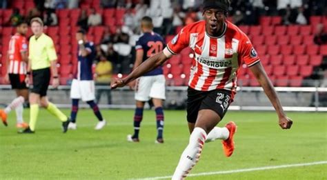 Noni madueke scored his first goal for psv against fc emmencredit: Noni Madueke goal and assist help PSV to a 3-2 comeback win against PAOK FC