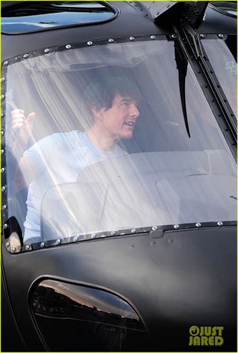 Photo Tom Cruise Hops Into The Pilot Seat For Helicopter Ride Around