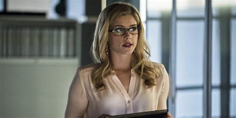 The Flash Details On Crossover With Arrow S Felicity