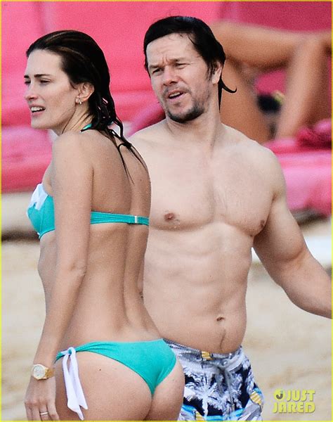 Photo Mark Wahlberg Shows Off Ripped Shirtless Body In Barbados 10