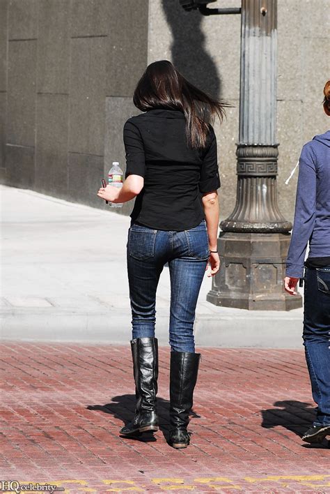 Celebrity Butts Taylor Cole Has An Awesome Ass In Jeans