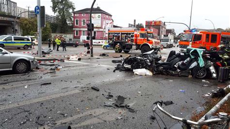 Hamburg Unfall Tod Mercedes Zerst Rt Dann Sehen Retter Wer Im Auto