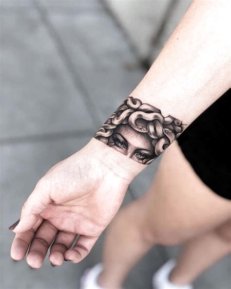 Pin De Harlee Quinn En Tattoos En 2020 Tatuaje De Pulsera Tatuajes