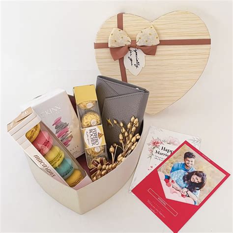 Buy Wedding Hamper For Bride And Groom Online Angroos