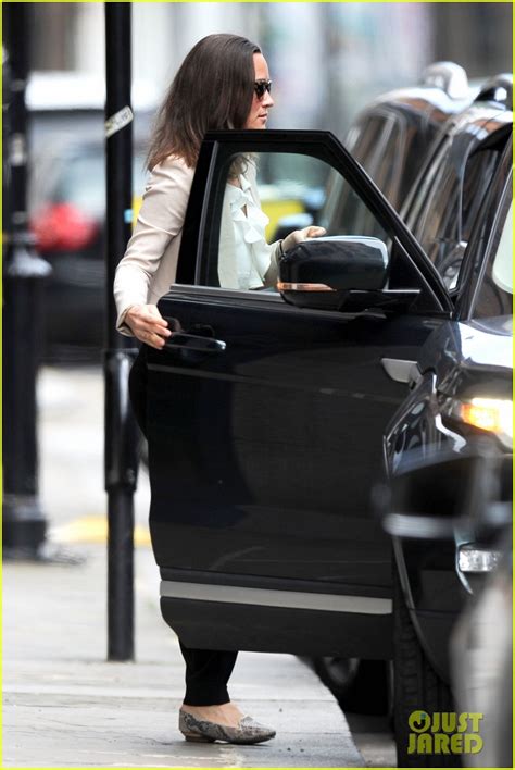 Pippa Middleton Accused Of Wearing False Bottom To Royal Wedding In 2011 Photo 3107656