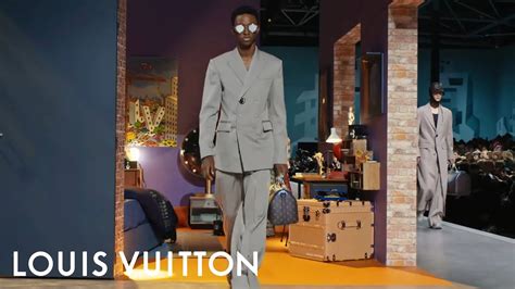 Louis Vuitton Men S Fall Winter Fashion Show With A Live